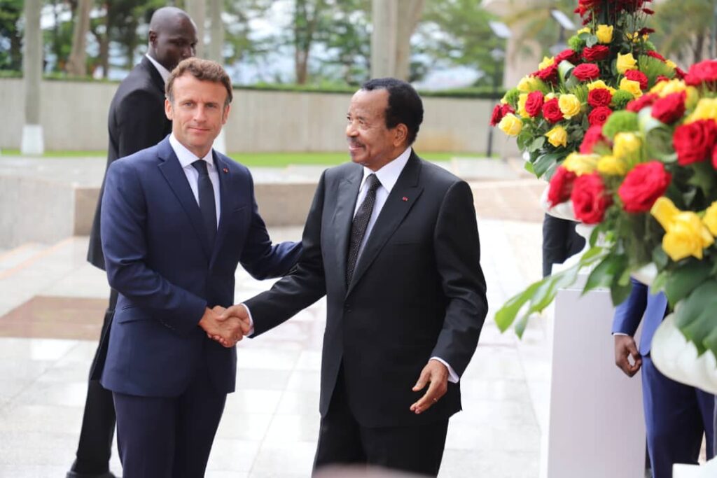 Visite officielle : Emmanuel Macron a quitté le Cameroun mardi soir Point de presse : Macron joue les transmetteurs pour Biya