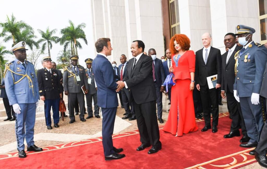 Biya face à Macron : "tout fut dit dans les non-dits"