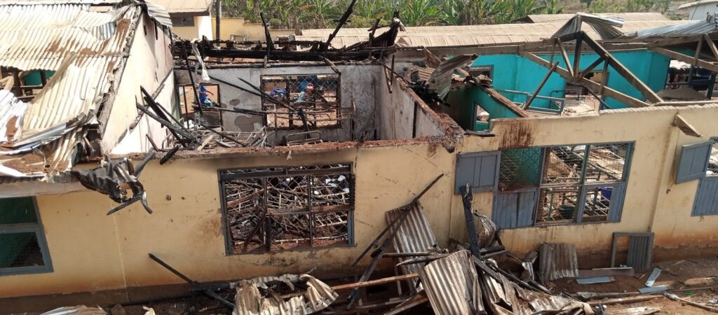 Nord-Ouest : un collège incendié par des hommes armés