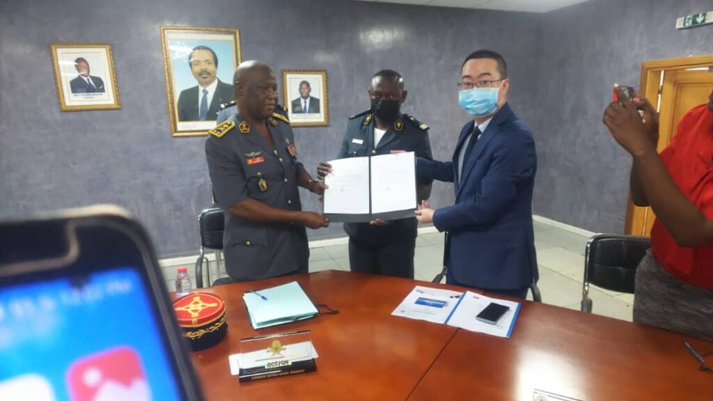 Huawei fait un don en matériel multimédia à la Gendarmerie nationale Huawei fait un don en matériel multimédia à la Gendarmerie nationale