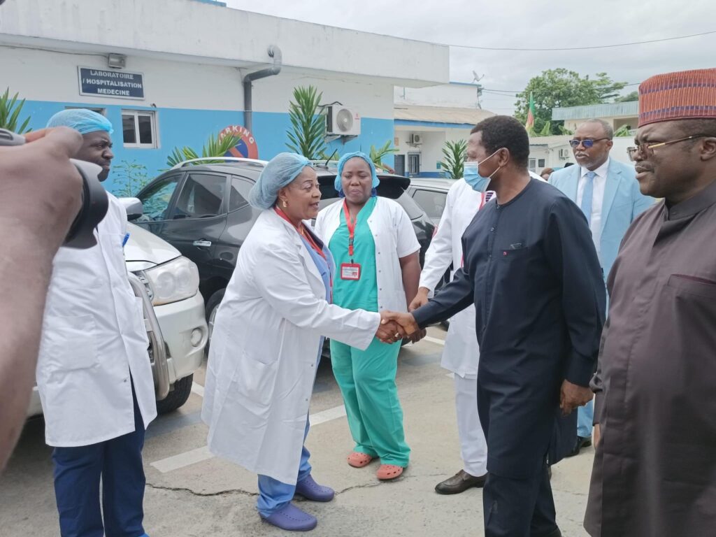 Douala : Le Minat au chevet des blessés de l’incendie de l’usine Acero Metal