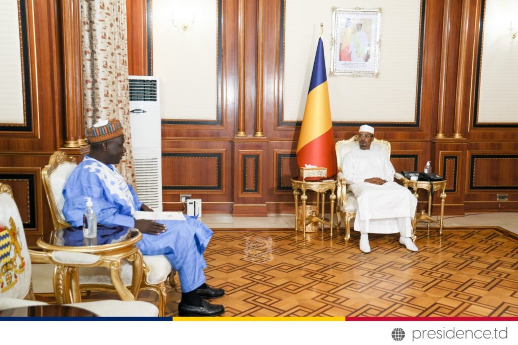 Alamine Ousmane Mey reçu par le Chef de l’Etat Tchadien Alamine Ousmane Mey reçu par le Chef de l’Etat Tchadien