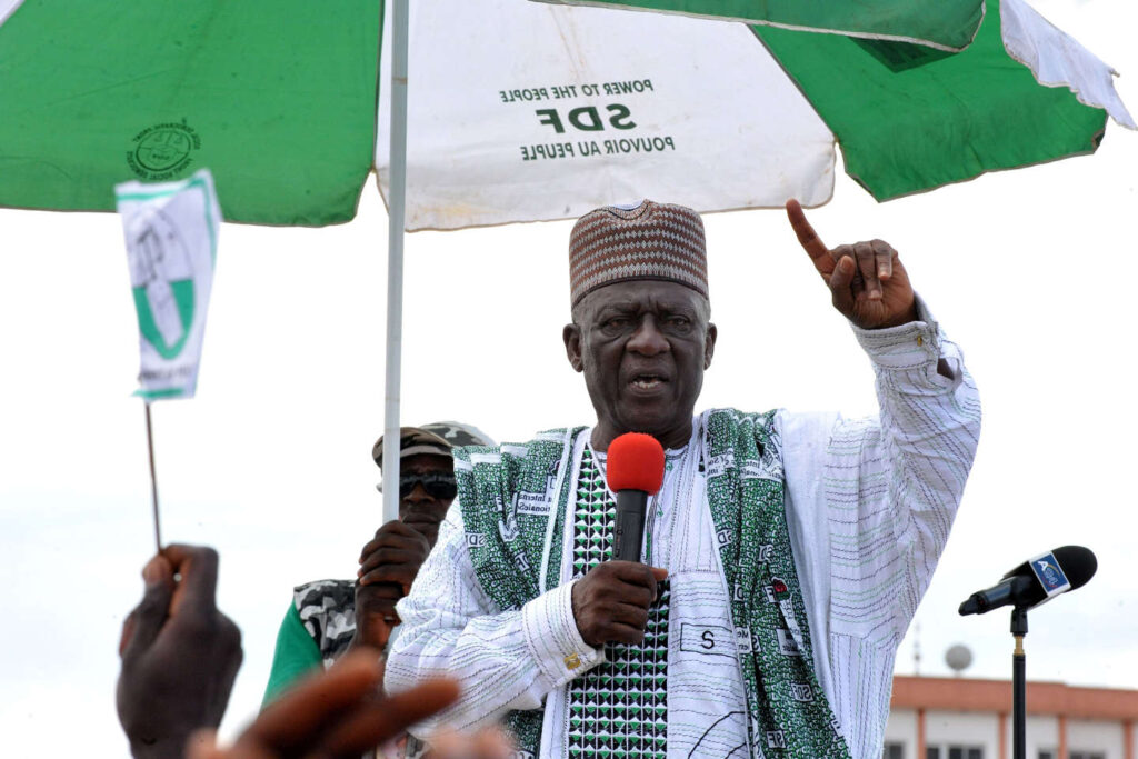 Les hommes politiques rendent hommage à John Fru Ndi