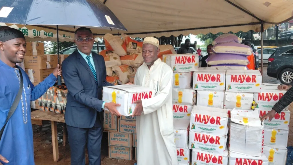 Yaoundé 5 : Une distribution de dons pour marquer la fin du Ramadan et du Carême